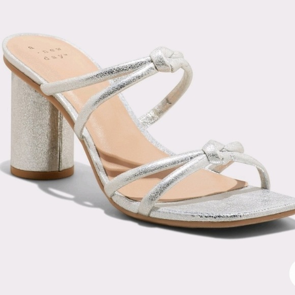 Chrome🖤 knot chunky square toe chunky heels NWT - Picture 4 of 15